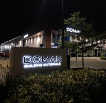 Illuminated Channel Letters and Pylon Sign